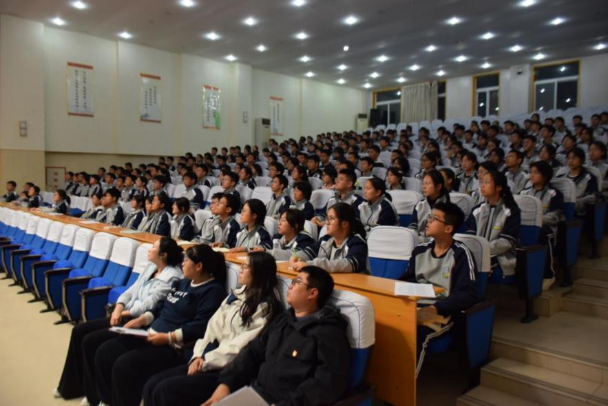 6.同学们认真听讲