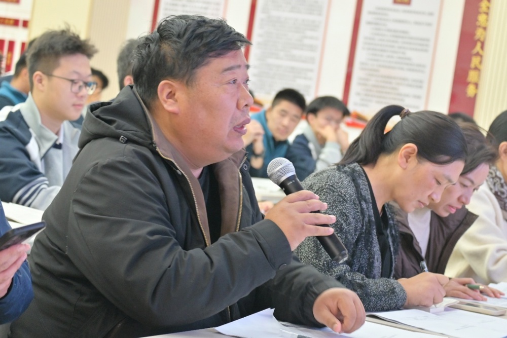 一群人正在聊天

AI 生成的内容可能不正确。