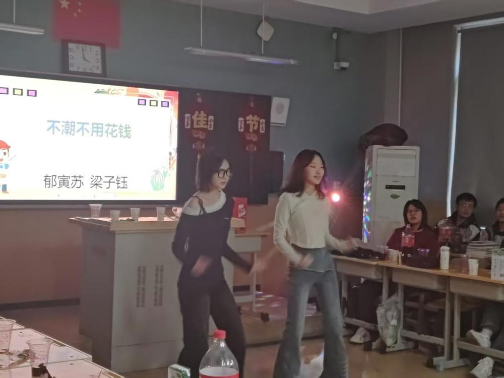 劲歌热舞，青春洋溢