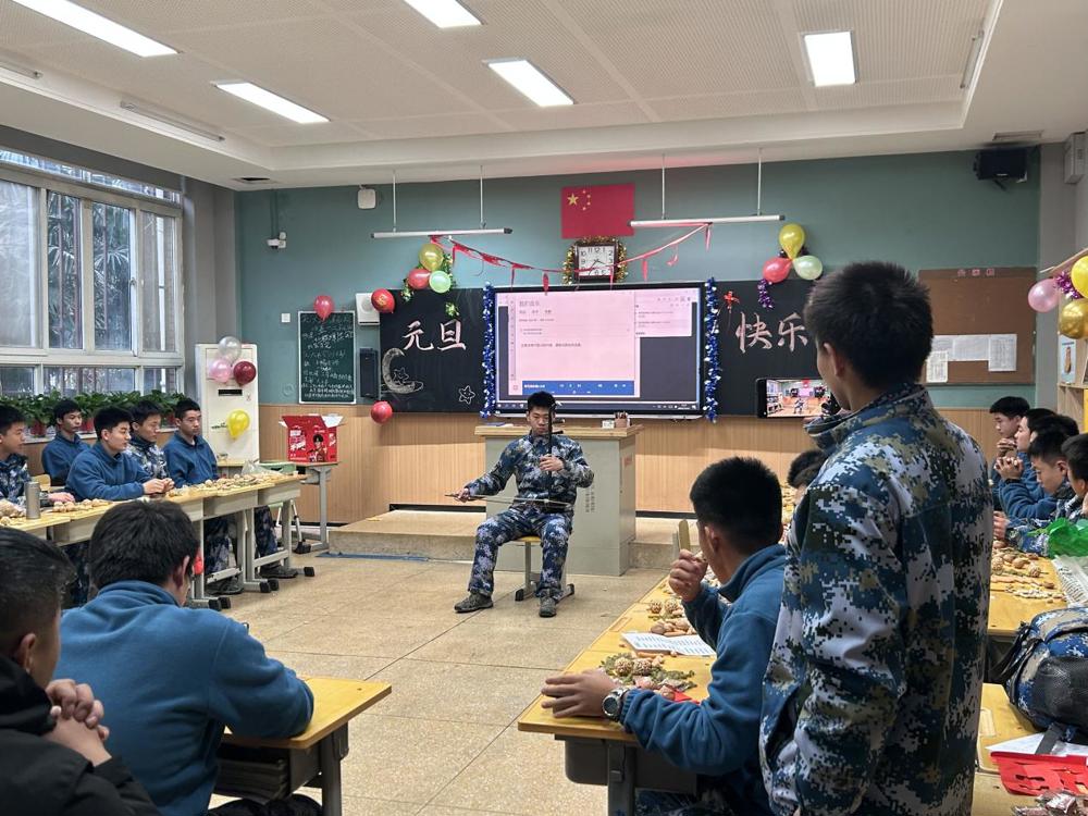 传统二胡表演，听者如痴如醉