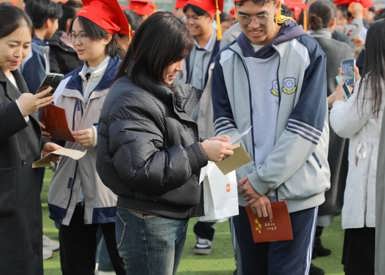 驰风逐光十八载，少年振翼赴新程——郑州九中2023级成人仪式圆满举行