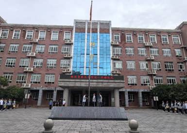 复盘反思强根基，表彰先进启新程——郑州九中高一年级举行升旗仪式暨期中表彰大会